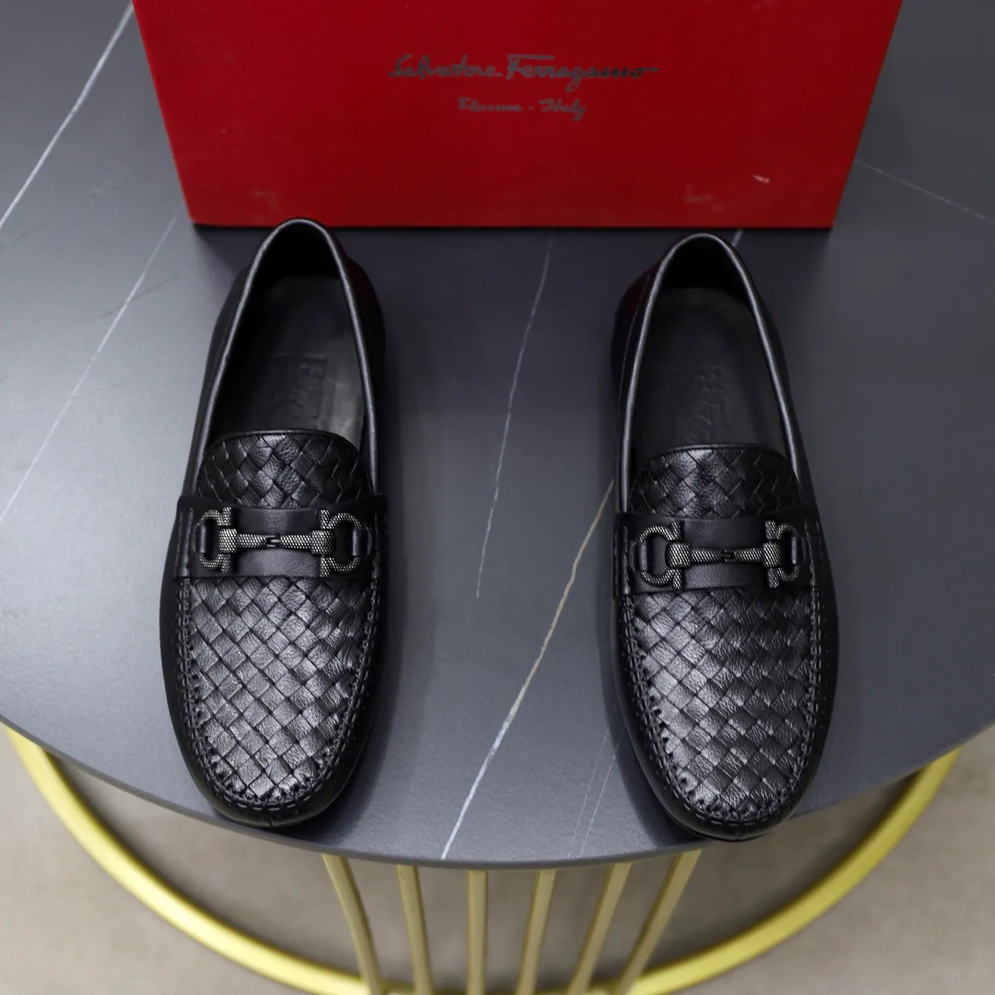 Men's shoes 💰480💰🙅‍♂️🙅‍♂️🙅‍♂️Niuli Brand: Ferragamo Standard code: Men's code 38/44 (45 customized) Grade: Same style as the official website Material: Original imported cowhide leather lining Original wear-resistant lightweight outsole Style category: Men's casual slip-on shoes Doudou shoes Noble luxury brand elements, top luxury color: actual picture color